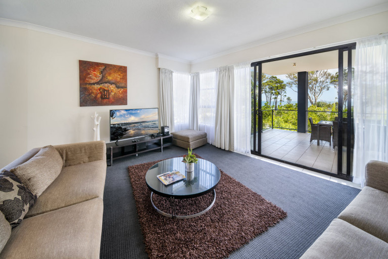 The Bay Apartments 3BR Corner Apt 13 1200px 00