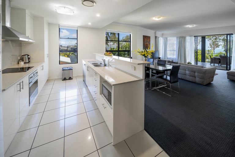 The Bay Apartments 3BR Corner Apt 13 1200px 02