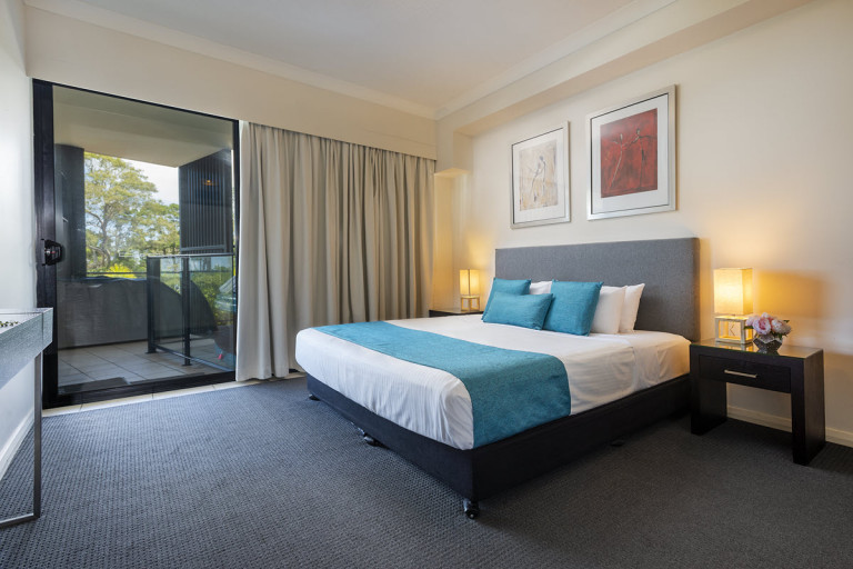 The Bay Apartments 3BR Corner Apt 13 1200px 03