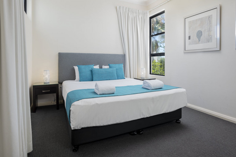 The Bay Apartments 3BR Corner Apt 13 1200px 07