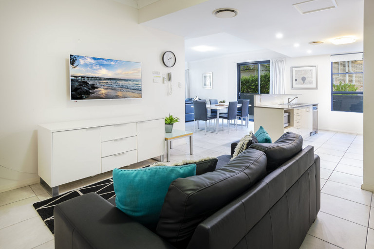 The Bay Apt 6 3BR Poolside Corner 1200px 01