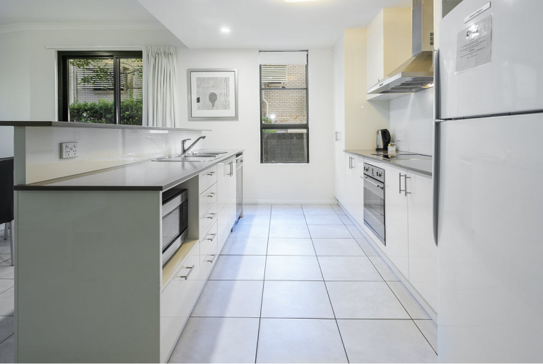 The Bay Apt 6 3BR Poolside Corner 1200px 02