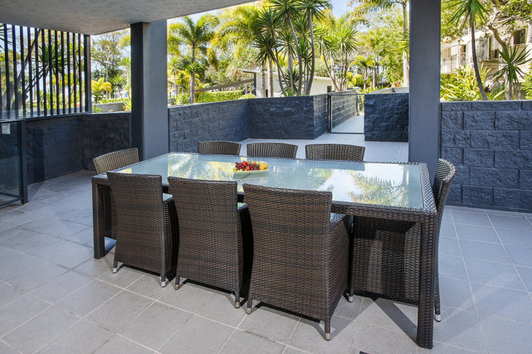 The Bay Apt 6 3BR Poolside Corner 1200px 03