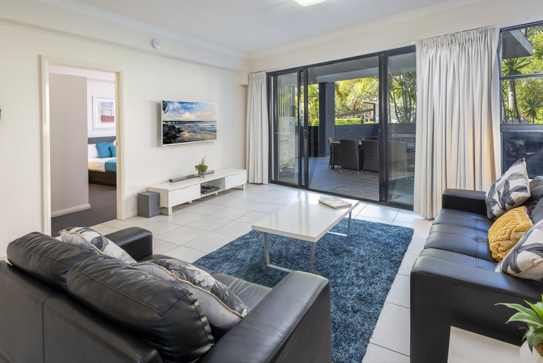 The Bay Apt 6 3BR Poolside Corner 1200px 04