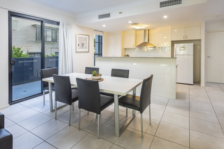 The Bay Apt 6 3BR Poolside Corner 1200px 05