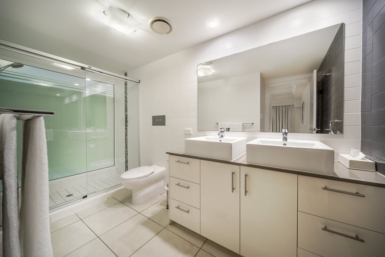 The Bay Apt 6 3BR Poolside Corner 1200px 07