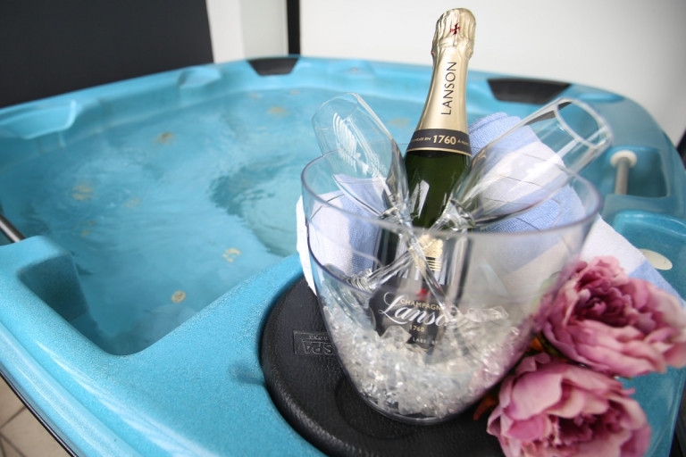 The Bay Apartments upgrade to a private spa 1200px